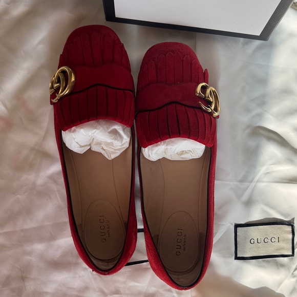 Gucci Red Flats with Gold Detail - Picture 5 of 8